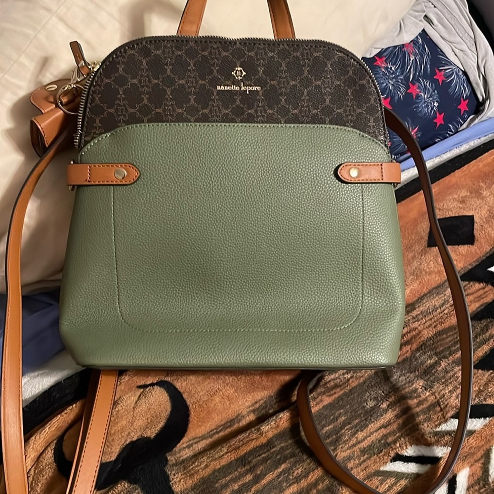 Will not shipped the item it has to be pick up or meet some where in puble